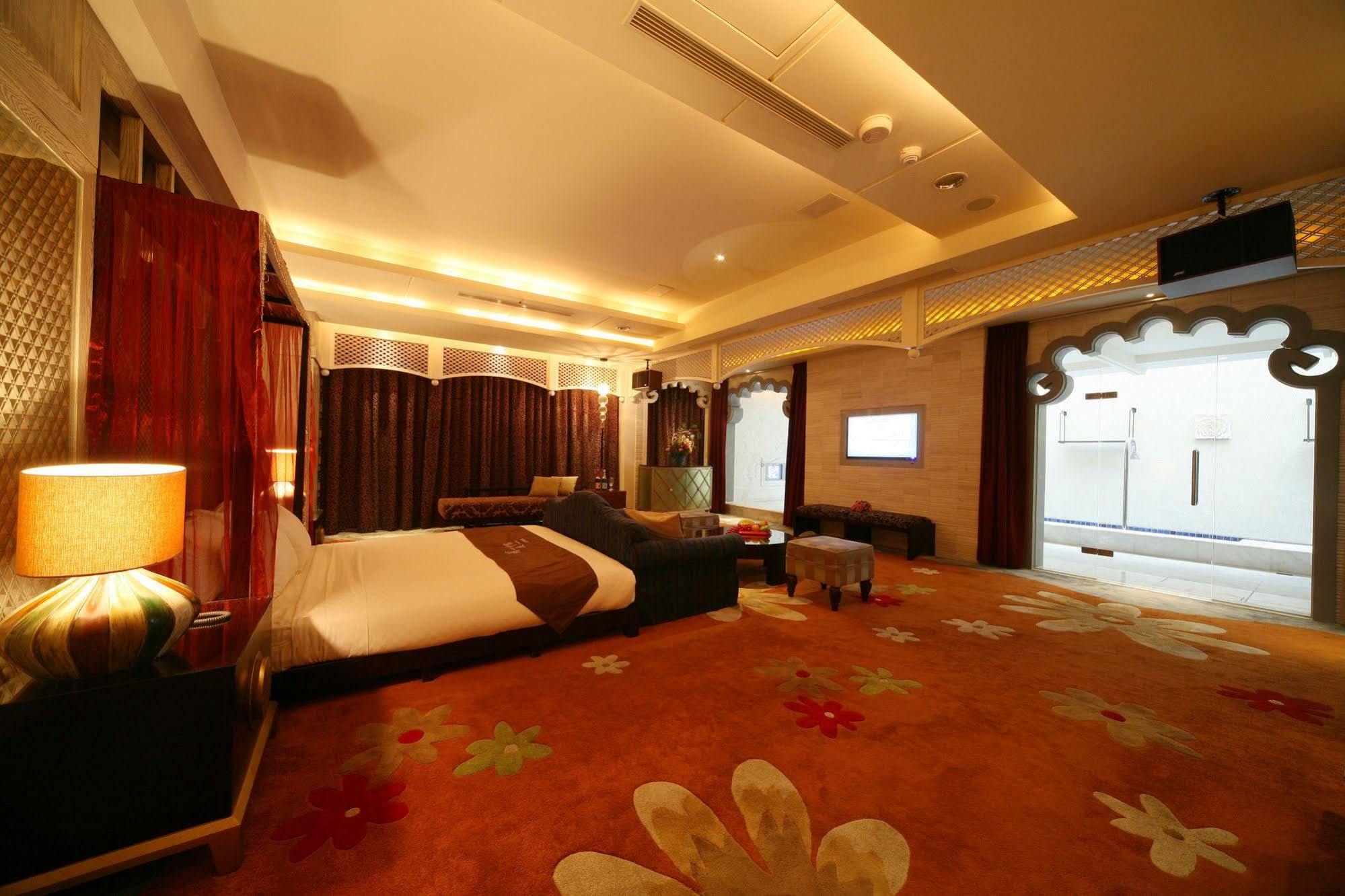 Lanshy Motel Taichung Exterior photo